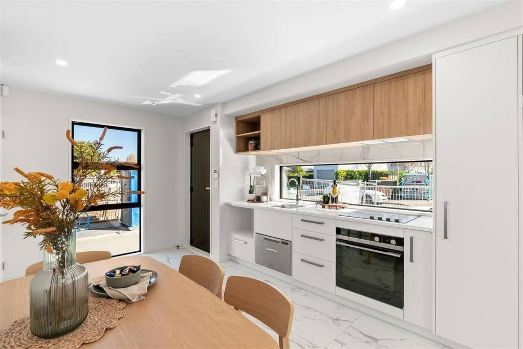 2-Bedroom Ensuite, Close To City, Comfortable, Accessible With Own Parking クライストチャーチ エクステリア 写真