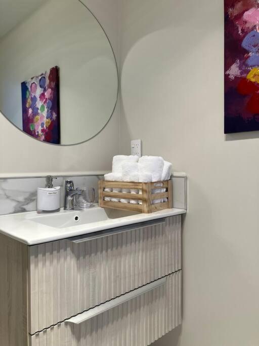 2-Bedroom Ensuite, Close To City, Comfortable, Accessible With Own Parking クライストチャーチ エクステリア 写真